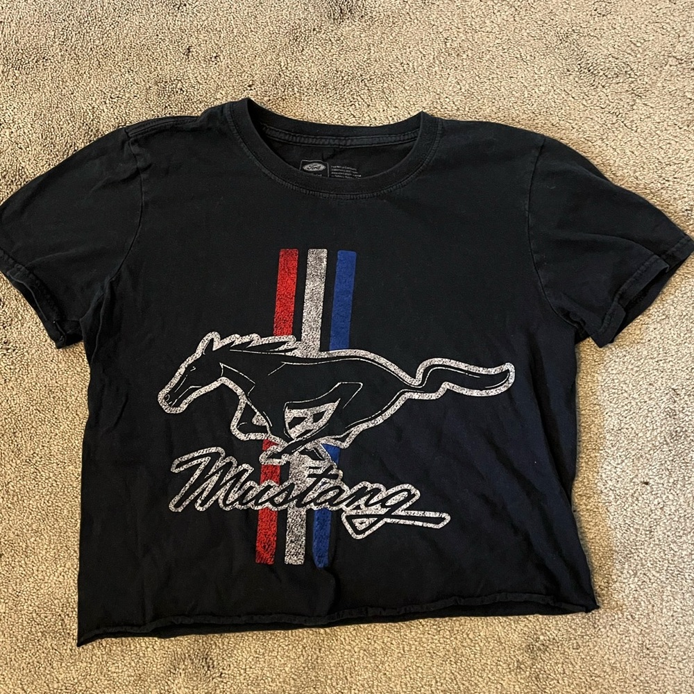 cropped mustang tee